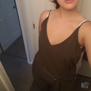 Lumiere olive green lightweight jumpsuit 🌻